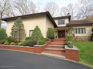 357 Deere Park Pl, Staten Island, NY 10301