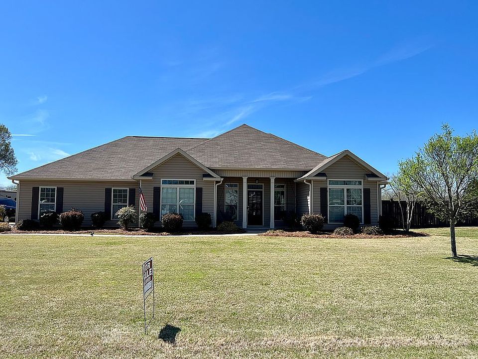 1st image of 134 Pond Dr