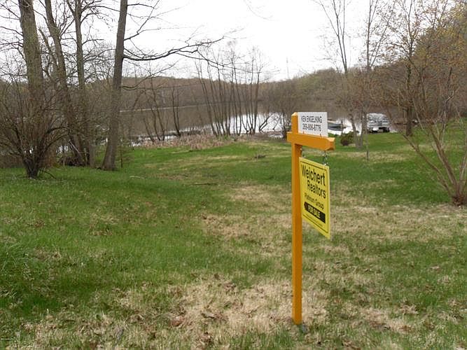 1st image of 743 Catfish Dr