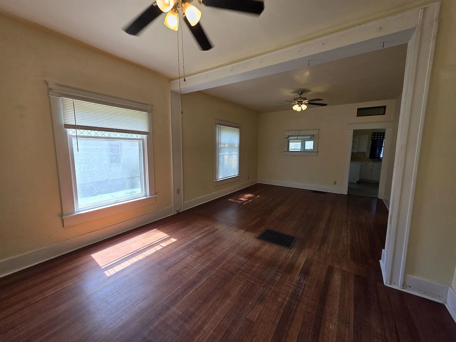 2 bed, 988 sqft, $850 — Photo 2