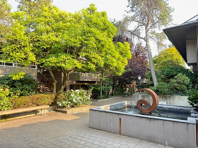 2 bed, 827 sqft, $2,500 — Photo 1