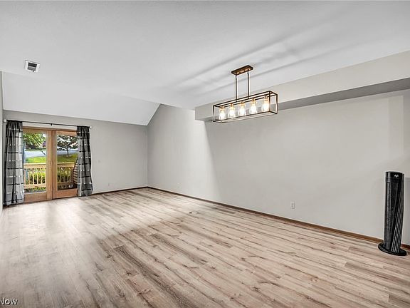4th image of 4705 Mayfield Rd APT B