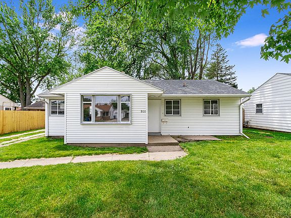 2nd image of 800 Meadow Ct