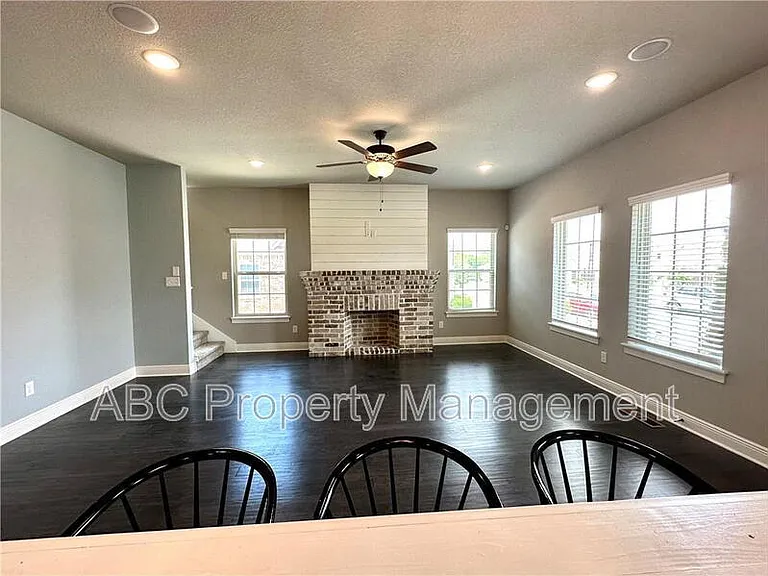 3819 W Maclura Way — Photo 15