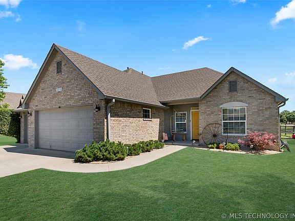 3rd image of 26595 Columbia Crest Dr