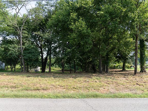 4th image of 244 Howell Hill Rd