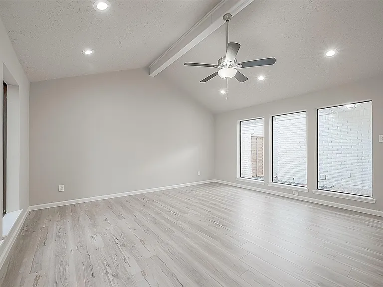 6107 Sanford Rd — Photo 9