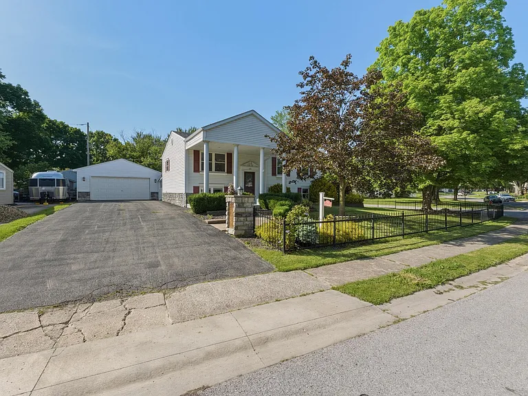 291 Hawthorne Rd — Photo 9