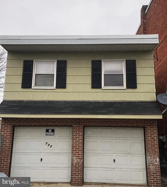 737 E Fulton St photo 1