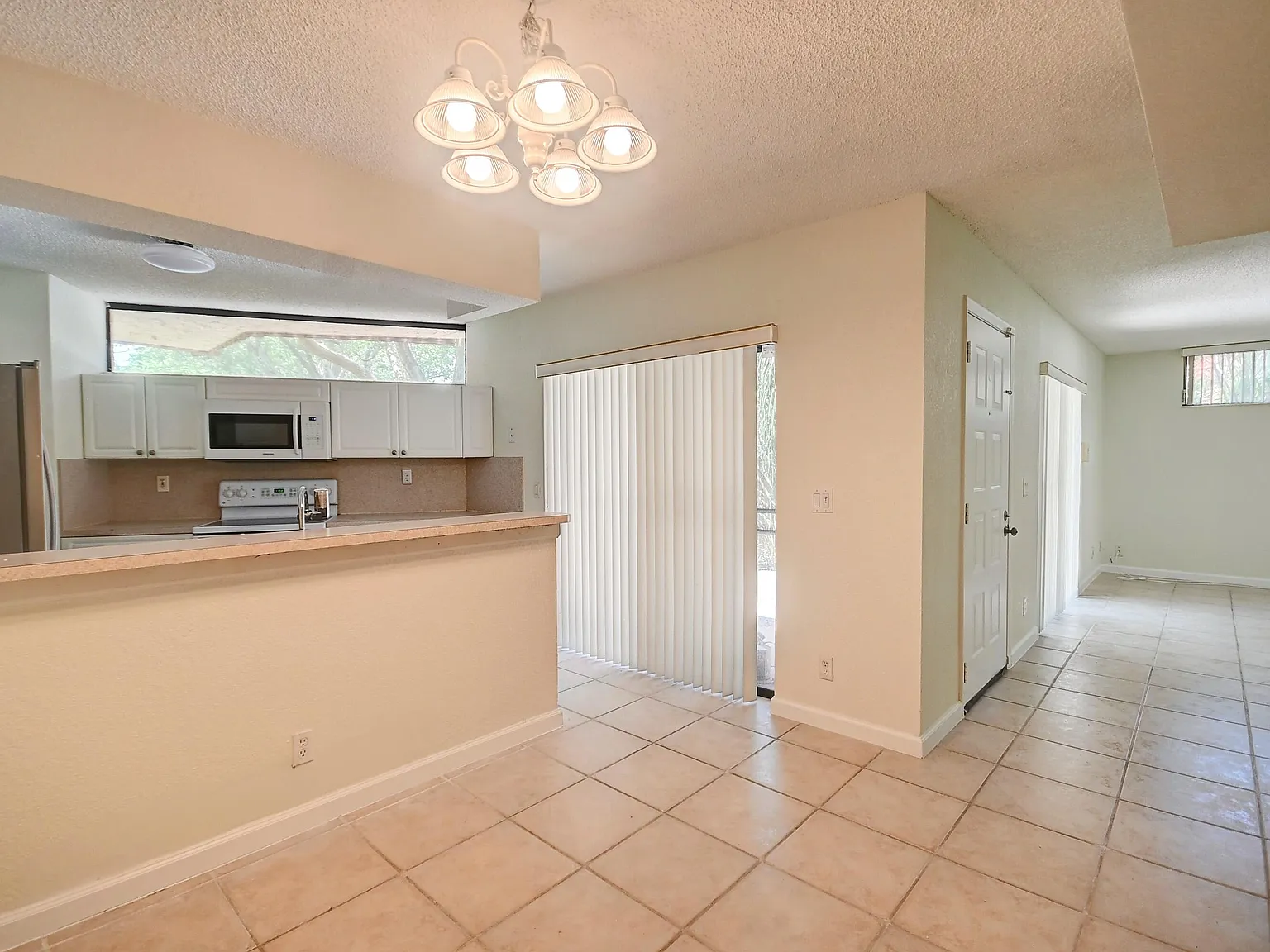 2 bed, 2.5 bath, 1302 sqft, $2,450 — Photo 3