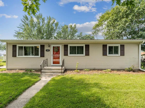 202 South St, Rowley, IA 52329