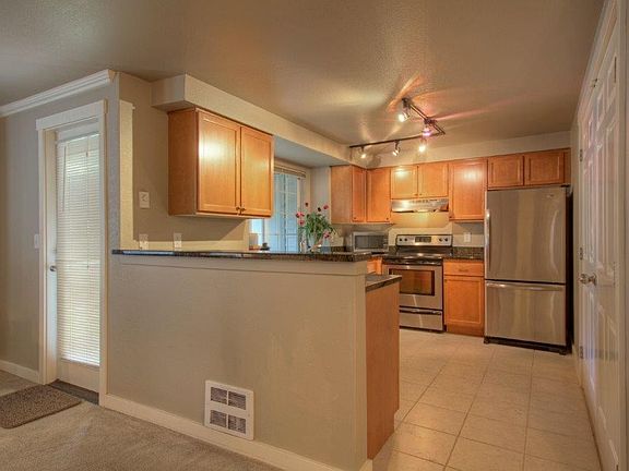 2nd image of 10009 NE 120th Ln APT B101
