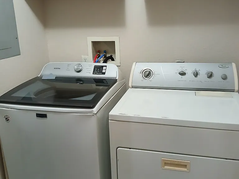 606-3 W College St — Photo 5