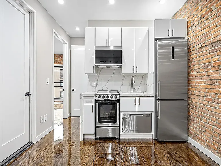 236 E 5th St #3F — Photo 6