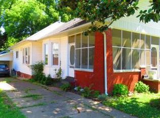 12 E Walnut St, Harrisburg, IL 62946