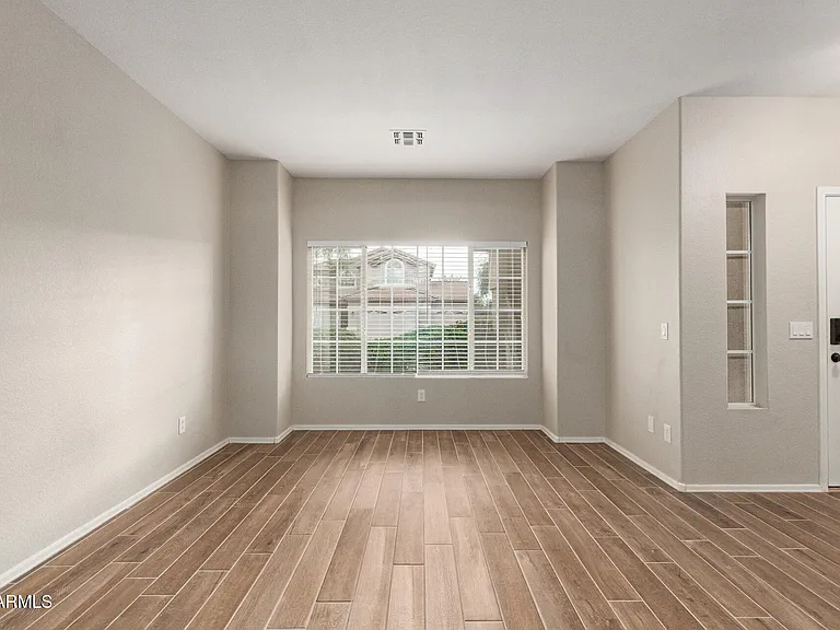 4522 E Rowel Rd — Photo 15