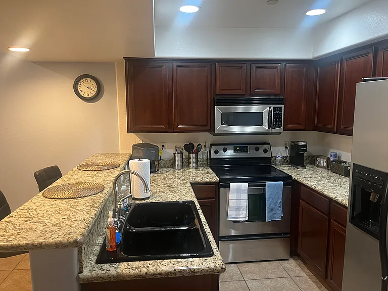 N Pleasant Dr — Photo 10