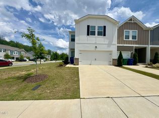 901 Clearhaven Ln, Fuquay Varina, NC 27526
