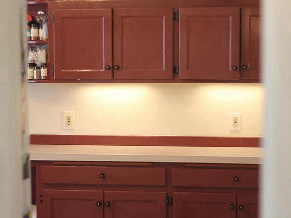 Tons of kitchen storage!
