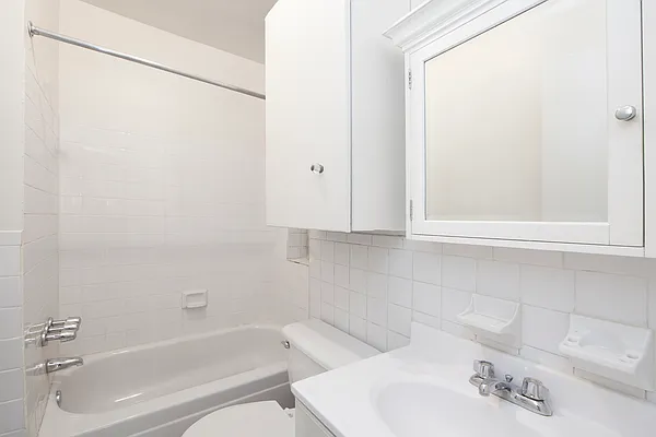 Rented by R New York | media 17