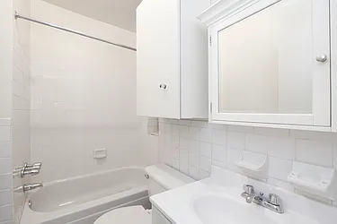 Rented by R New York