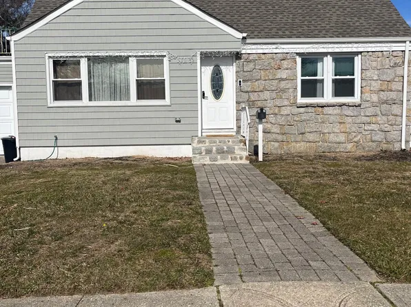 (undisclosed Address), North Babylon, NY 11703