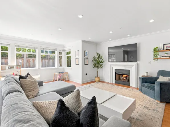 2460 Sasamat St, Vancouver, BC V6R 4S8