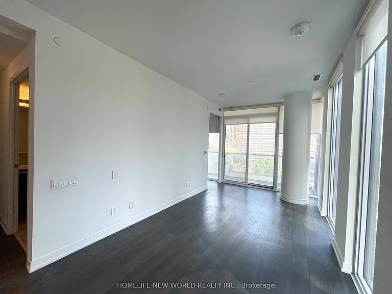 28 Wellesley St E #907 — Photo 7