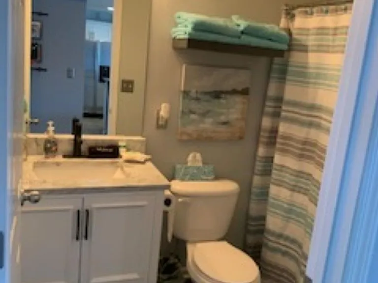 Shared bath with 2nd bedroom