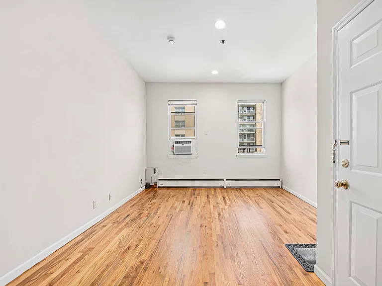610 2nd St #1R — Photo 1