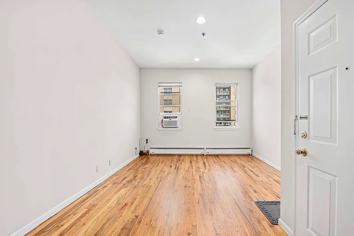 Building Photo - 610 2nd St #6
