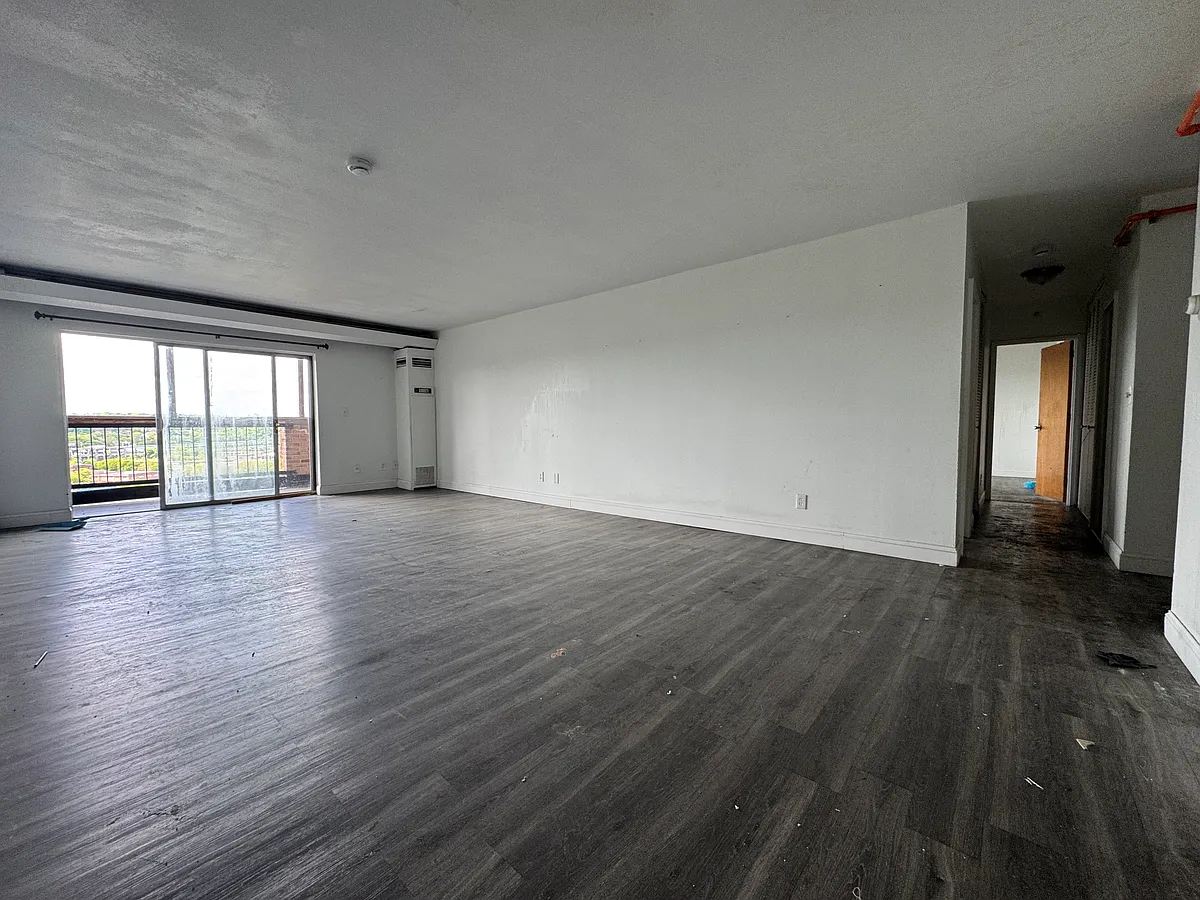 Building Photo - 120PHC Hillside Ave #Penthouse C1