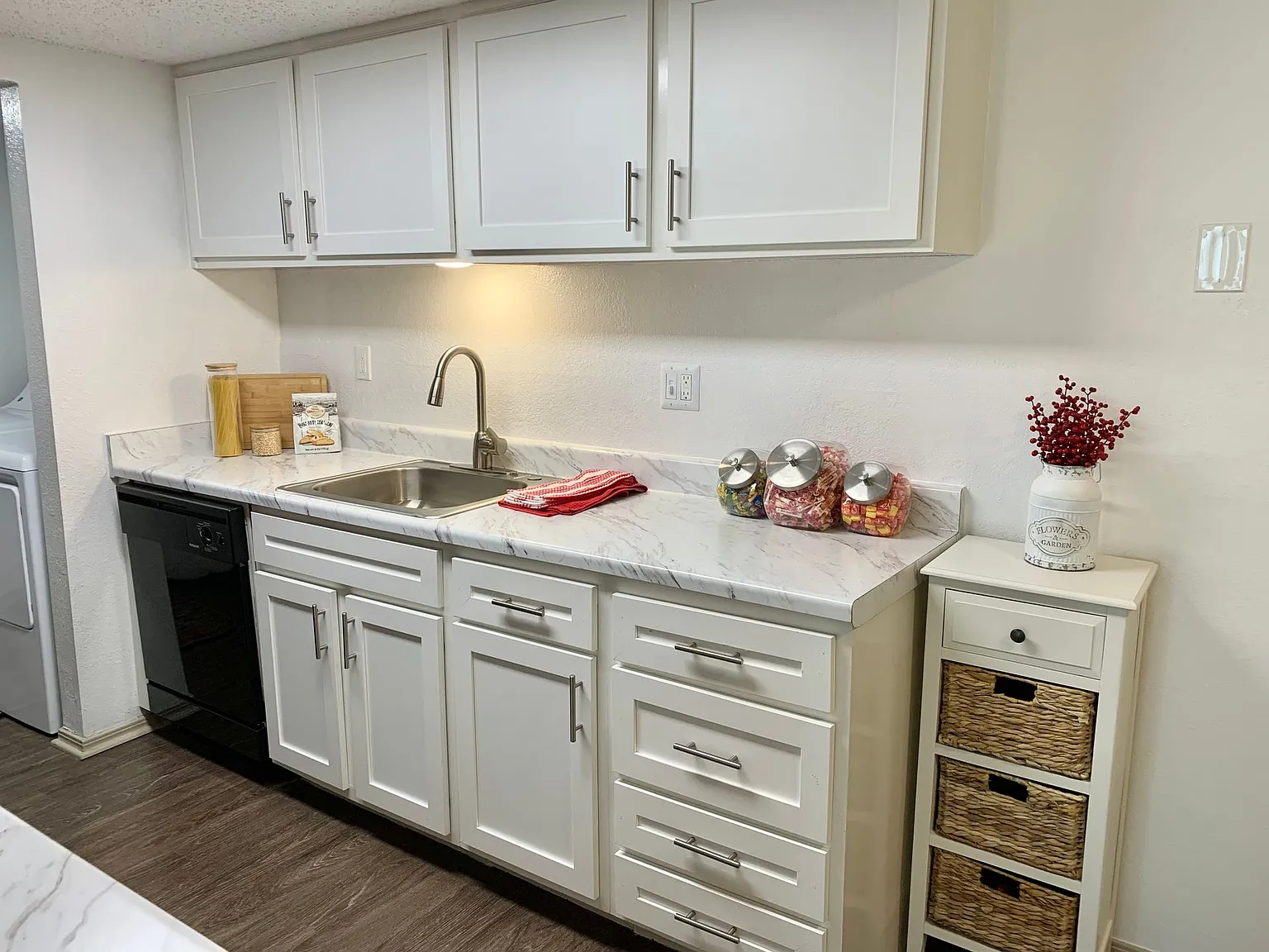 Quail Hollow Apartments — Photo 2