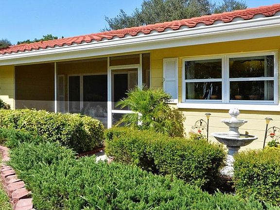 3rd image of 2737 Siesta Dr