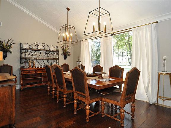 3rd image of 2807 Valley Manor Dr
