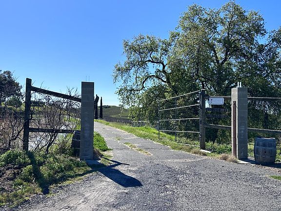 4th image of 8055 Airola Rd