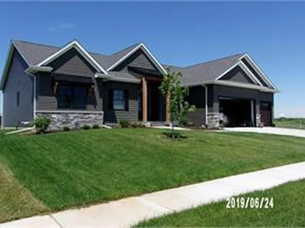 7228 Alvie Ct, Bettendorf, IA 52722