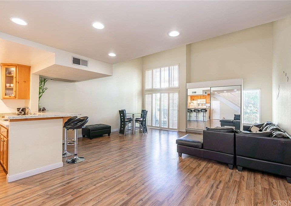 1st image of 18645 Hatteras St Unit 402