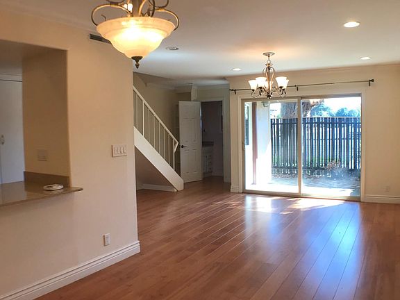 3rd image of 235 Red Oak Dr W APT M