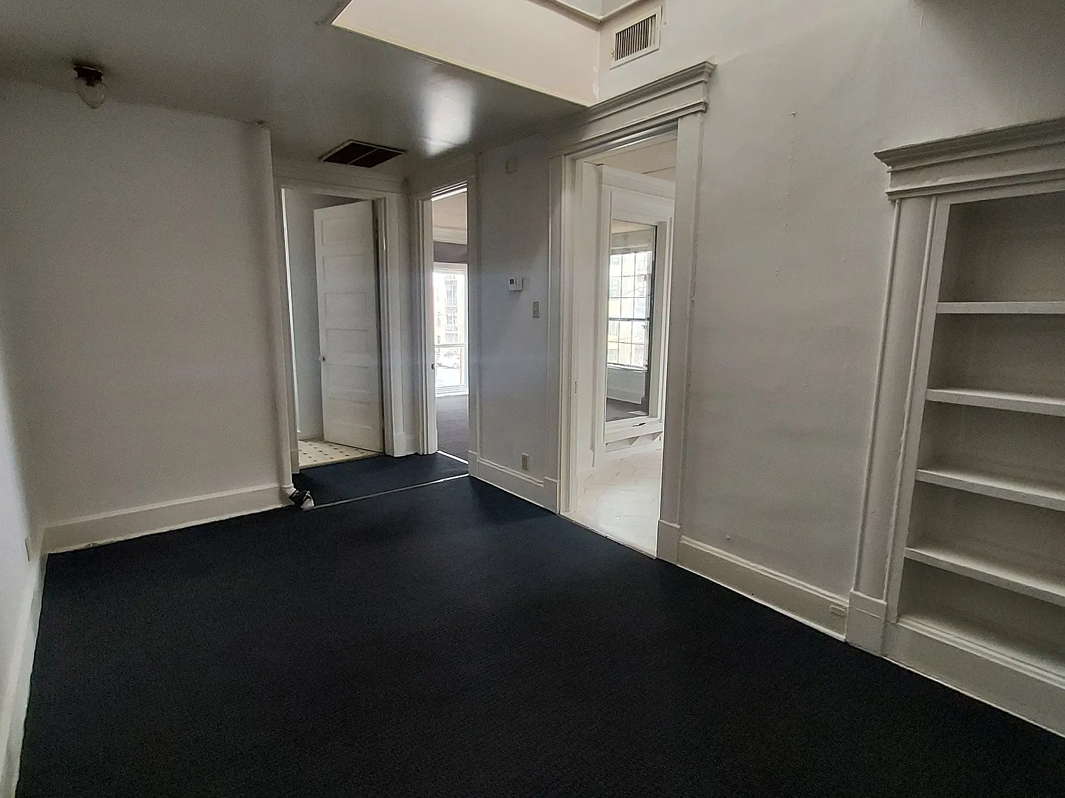W Walnut St — Photo 1