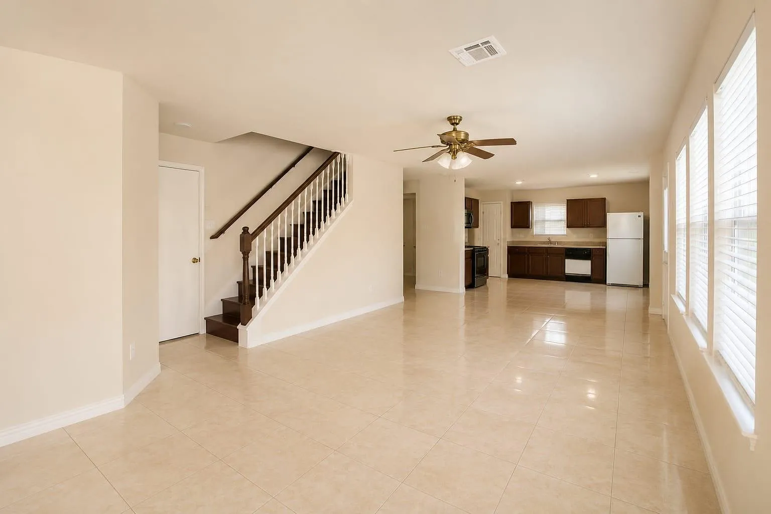 3 bed, 2.5 bath, 2442 sqft, $2,250 — Photo 3