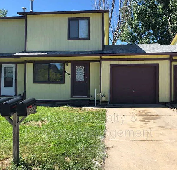 806 Sir Galahad Dr — Photo 1