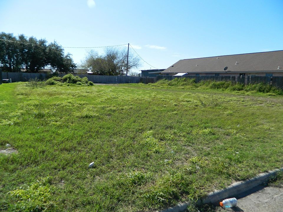 1st image of 2212 Moonlight Ln