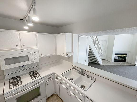 4th image of 23615 Del Monte Dr Unit 342