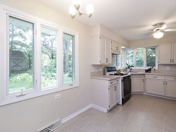 4th image of 1943 Thornwood Ln