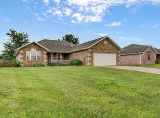 1060 Berkley Dr, Marshfield, MO 65706