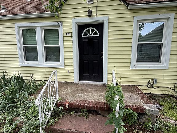 3rd image of 1539 N Cheyenne Ave