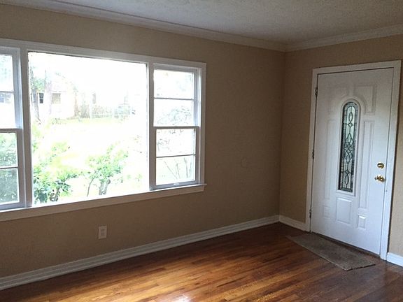 3rd image of 4851 Merrimac Ave