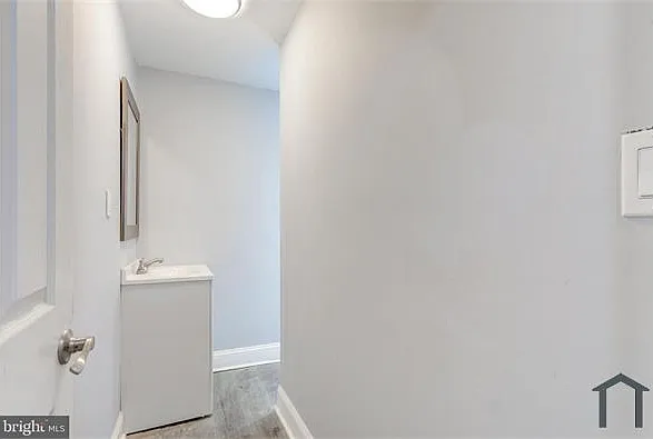 608 E 9th St #2 — Photo 7