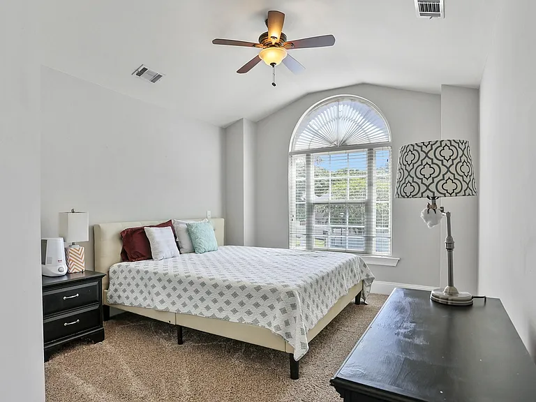704 Kendal Ct — Photo 36